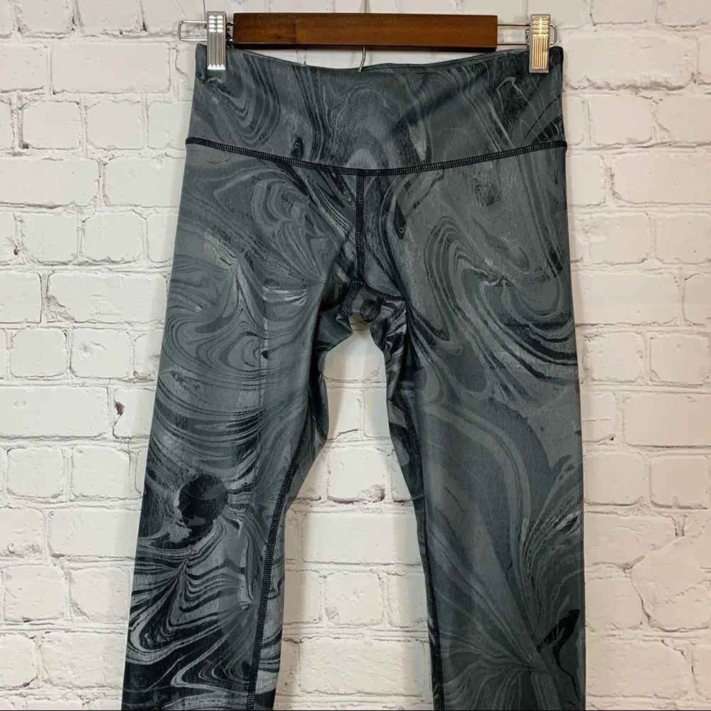 Alo Yoga Airbrush In Marble Glossy Activewear Bottoms size extra small